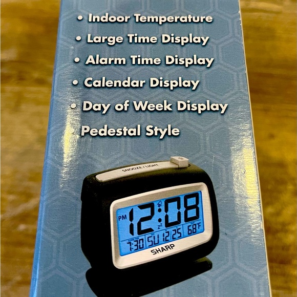 SHARP DIGITAL ALARM CLOCK
WITH INDOOR TEMPERATURE NEW - Picture 3 of 3